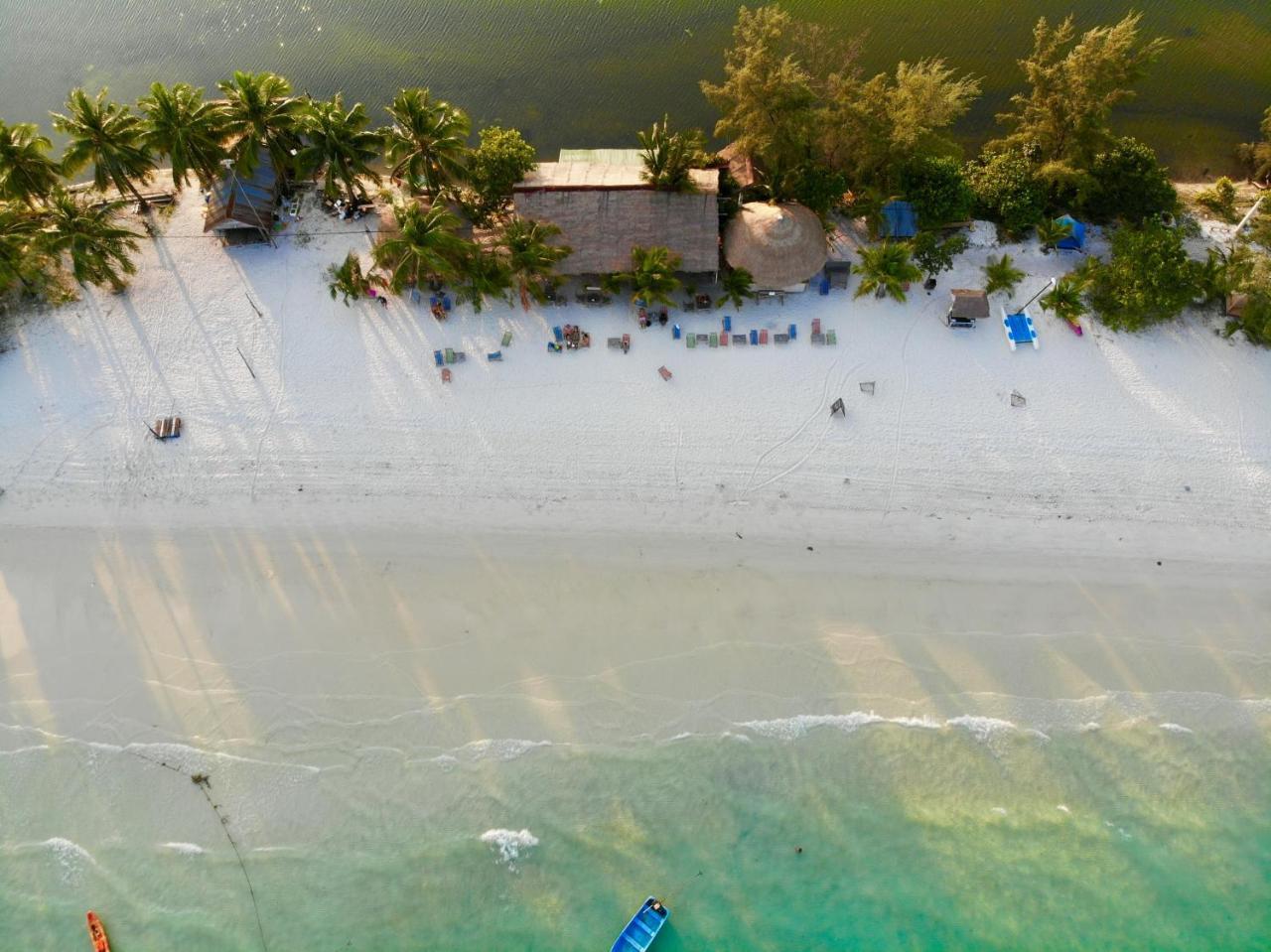 Sandbank Restaurant & Camping Koh Rong Kaoh Touch Eksteriør billede